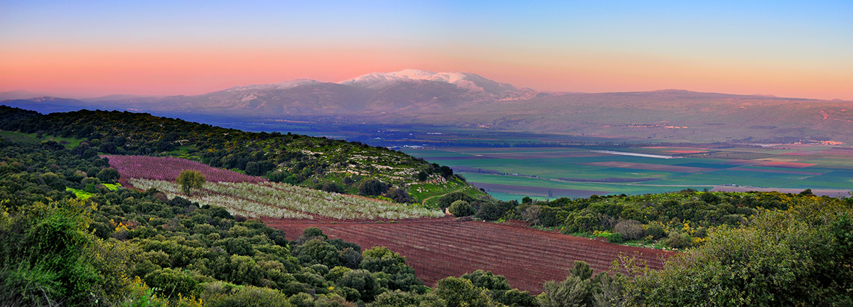 Sweeping view of Eretz of Yisrael